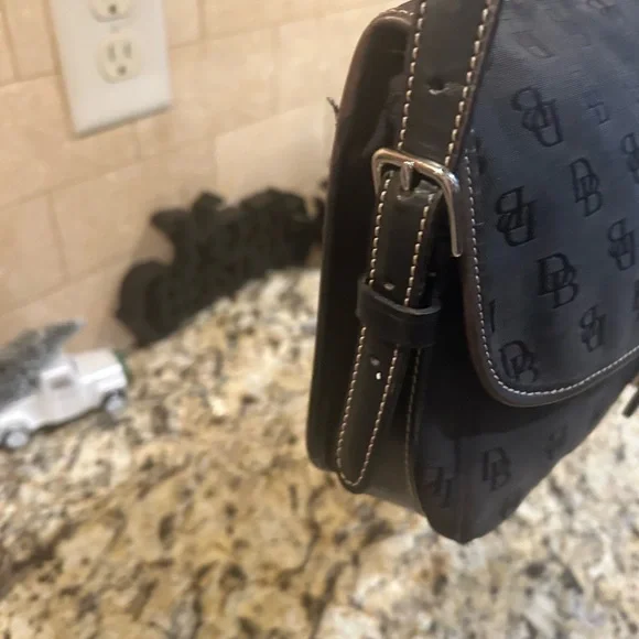 Dooney & Bourke Vintage Black Canvas Logo/Leather Trim Shoulder Purse - Picture 4 of 9